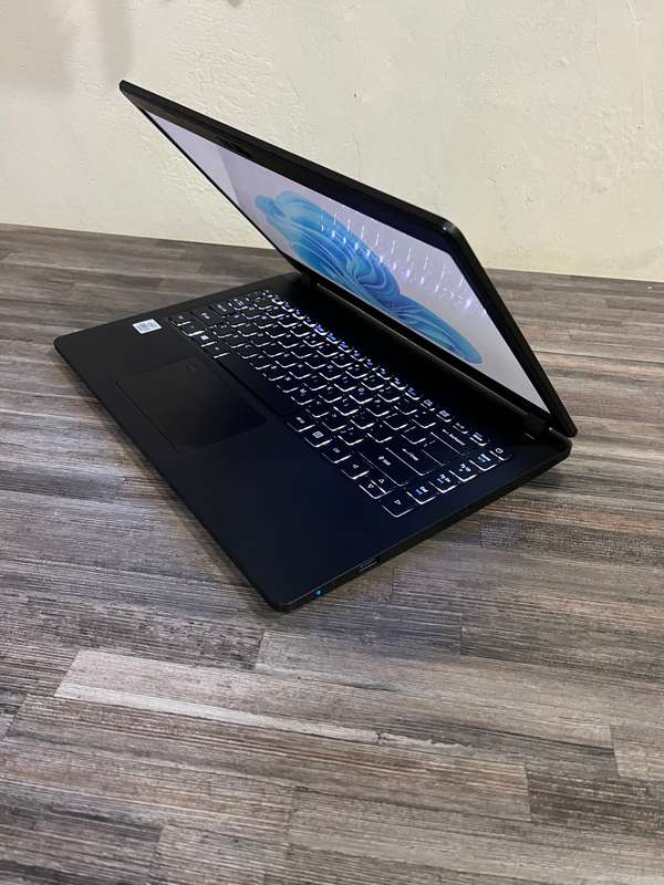 **MONSTER SPEC**ACER TMP214**10th Gen QUAD Core i5**8GB DDR4**512GB SSD**UHD GPU**14` FHD**