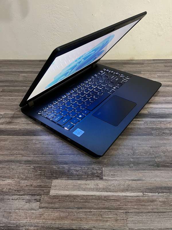 **MONSTER SPEC**ACER TMP214**10th Gen QUAD Core i5**8GB DDR4**512GB SSD**UHD GPU**14` FHD**