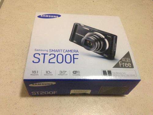 Samsung st200f wifi 16.1 megapixel 10xoptical zoom 3.0 LCD 4gb free memory card