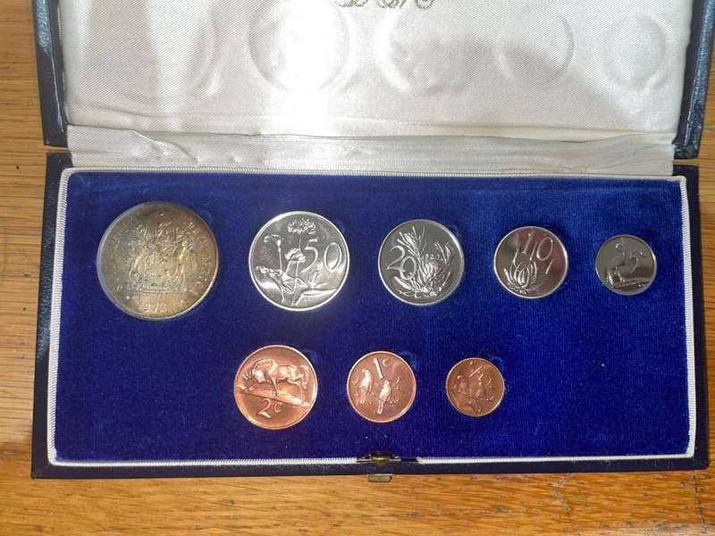 Crazy R1 Start! 1972 Coin Proof Set. See my other R1 Auctions!