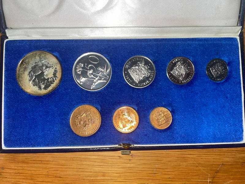 Crazy R1 Start! 1977 Coin Proof Set. See my other R1 Auctions!