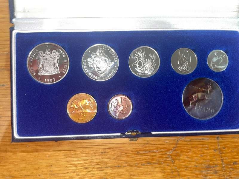 Crazy R1 Start! 1987 Coin Proof Set. See my other R1 Auctions!