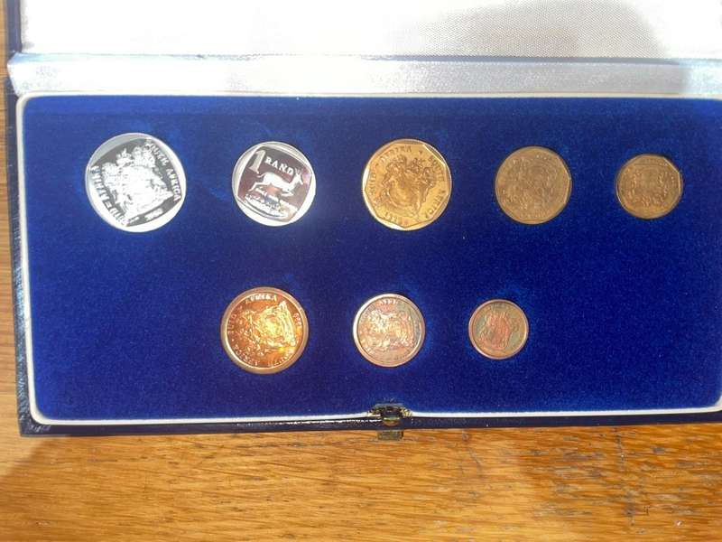 Crazy R1 Start! 1990 Coin Proof Set. See my other R1 Auctions!