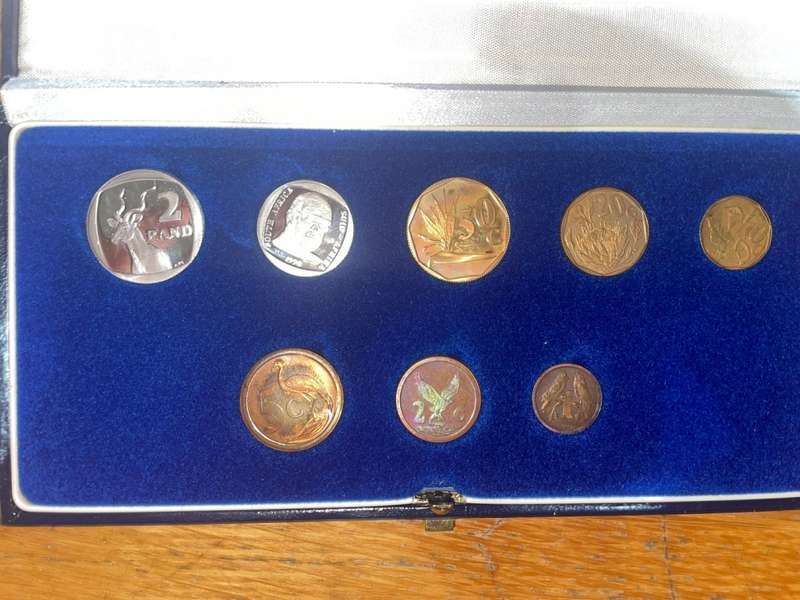 Crazy R1 Start! 1990 Coin Proof Set. See my other R1 Auctions!