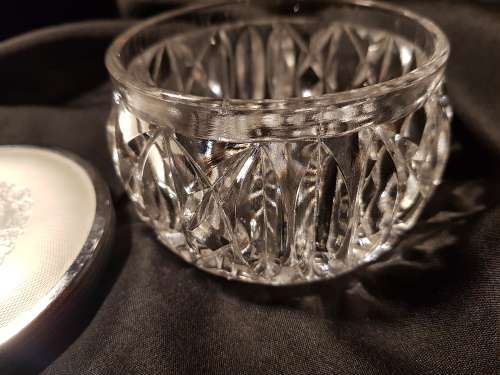 Fine cut crystal lidded trinket box