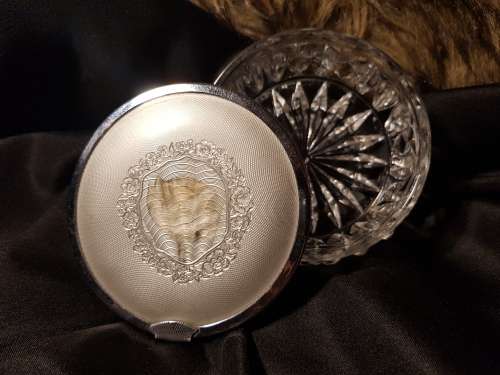 Fine cut crystal lidded trinket box