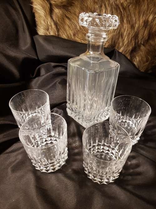 Crystal De Arc crystal whisky decanter with four matching glasses