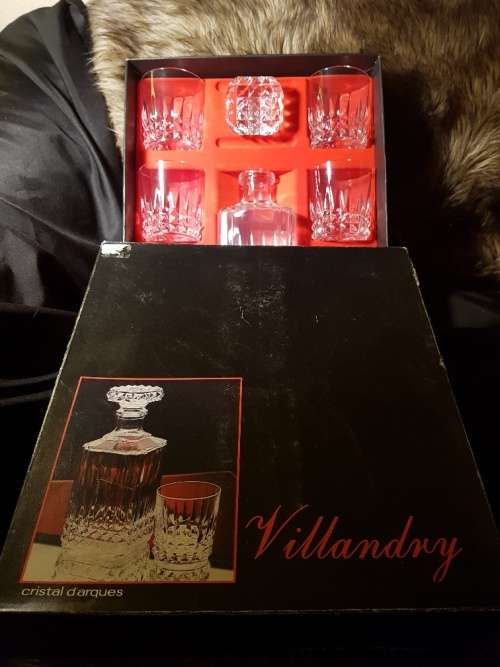 Crystal De Arc crystal whisky decanter with four matching glasses