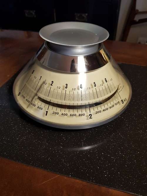 Vintage Looking Plastic Scale to 3 kg or 6 lb