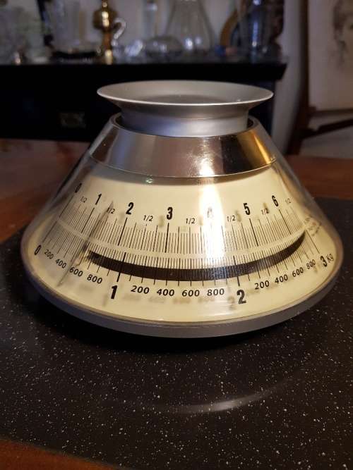 Vintage Looking Plastic Scale to 3 kg or 6 lb