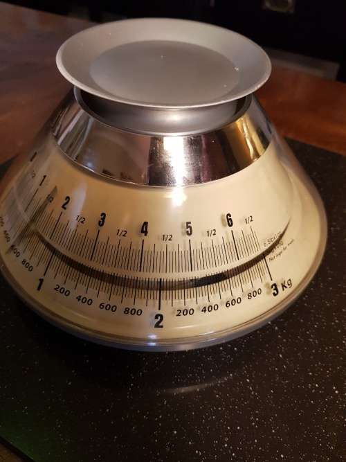 Vintage Looking Plastic Scale to 3 kg or 6 lb