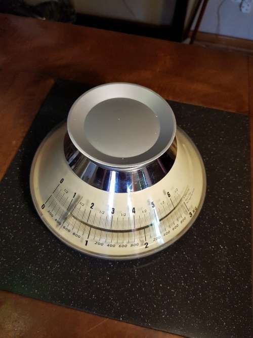 Vintage Looking Plastic Scale to 3 kg or 6 lb