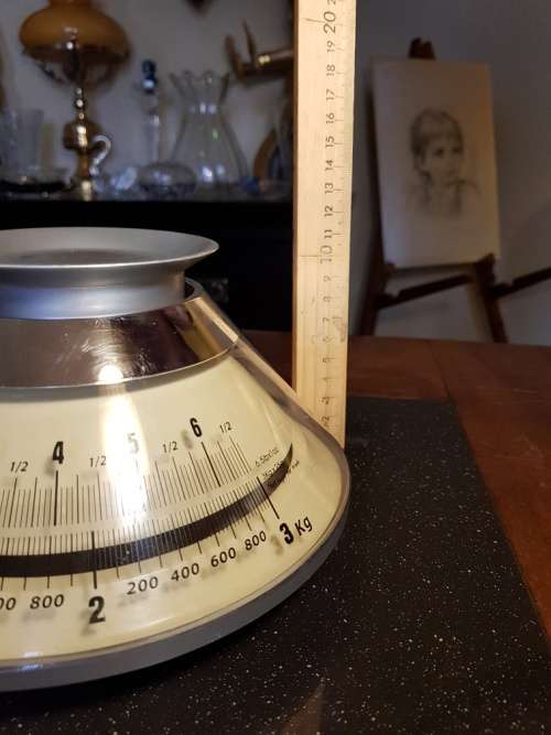 Vintage Looking Plastic Scale to 3 kg or 6 lb