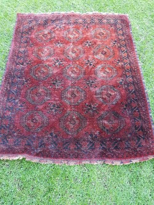 Thick Pile 128 cm x 160 cm Persian Rug in Burgundy