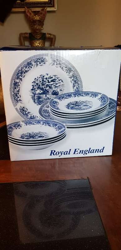 Royal England 4 Place setting Dinner Set in Blue and White Boxed