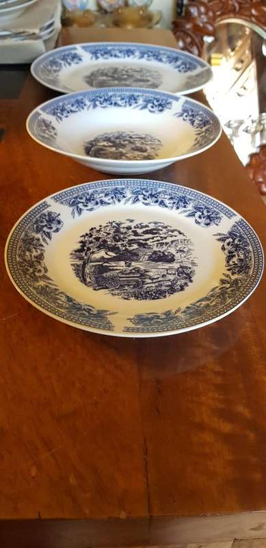 Royal England 4 Place setting Dinner Set in Blue and White Boxed