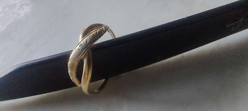 Very old 9ct ladies gold ring