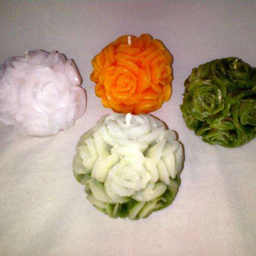 Ball of roses candles