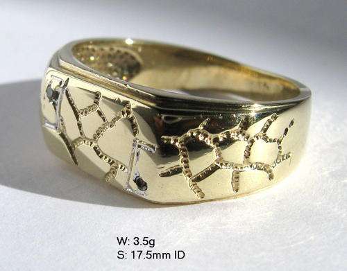 9ct Solid Gold Ring.