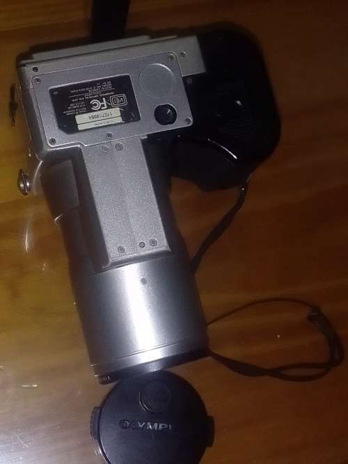 Olympus 2.1 Megapixel 10x optical zoom. 27times zoom