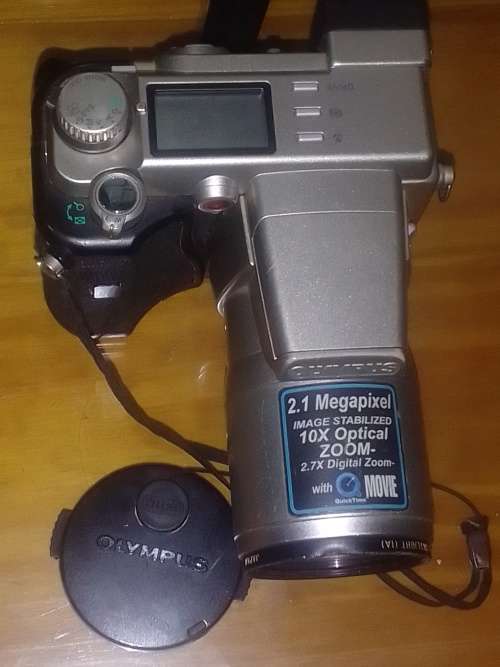 Olympus 2.1 Megapixel 10x optical zoom. 27times zoom