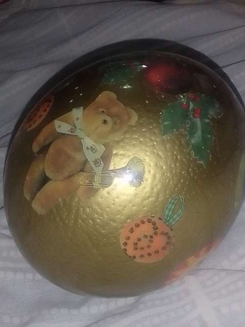 Genuine ostrich egg with detailed artwork.  Neatly kept .No cracks