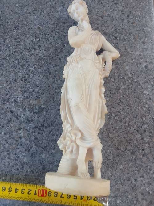 Female statue 2