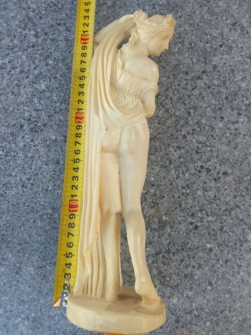 Female figurine 1