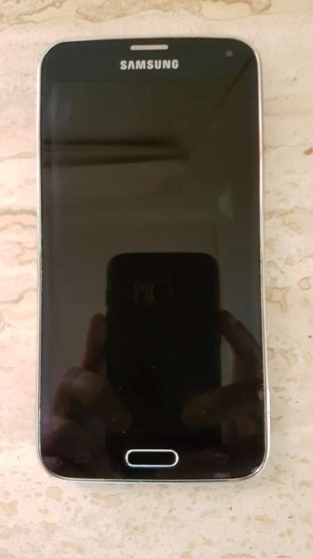 Samsung S5 galaxy smart phone - immaculate condtion