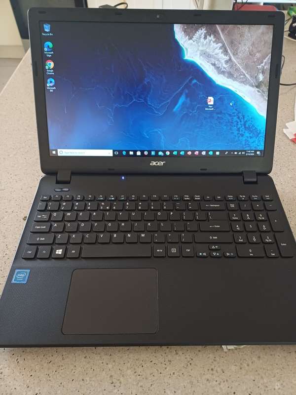 Acer Extensa 2519 with office installed