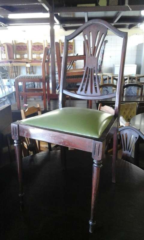 Solid wood round table & 4 chairs