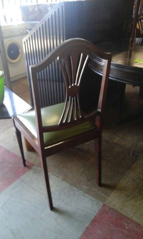 Solid wood round table & 4 chairs