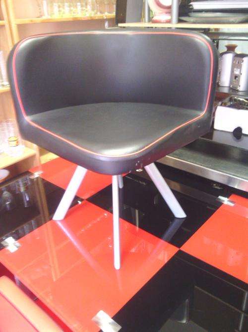 Modern Dining Room Set; Red and Black; Naxaplex