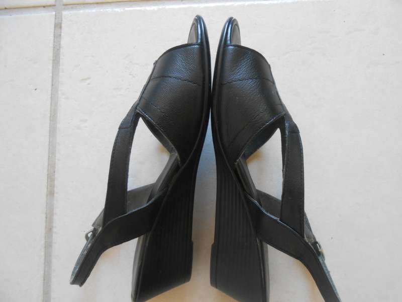 Ladies sandals