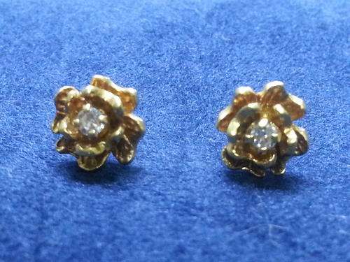 GENUINE DIAMOND 18ct GOLD EAR RINGS