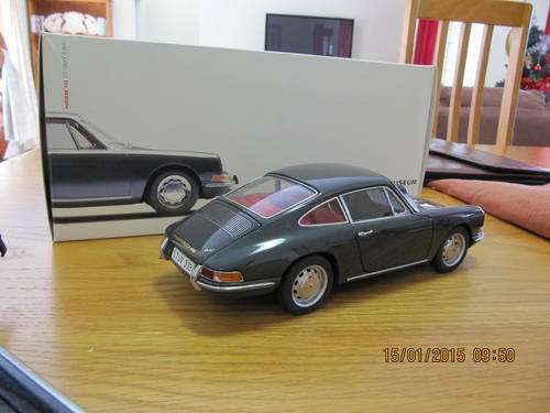 autoart PORSCHE 911  2,0 COUPE(1964)  1:18