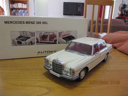 autoart merc 300sel 6.3 ltr  1:18