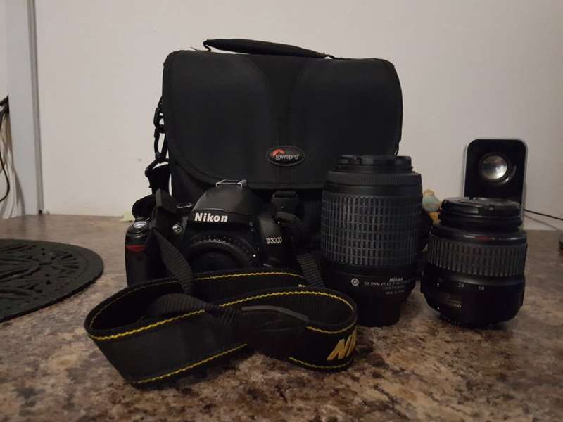 NIKON D3000 + TWO LENSE + BAG