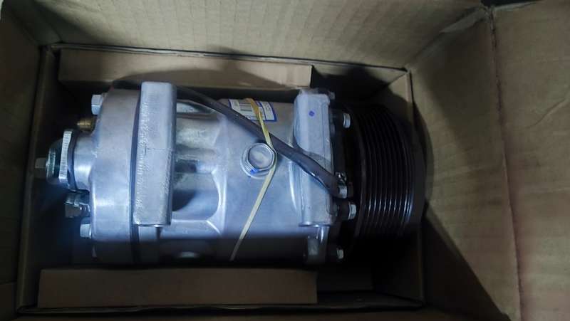 OEM SANDEN 7H15 4095 AC COMPRESSOR FOR CATERPILLAR PN 395-2123