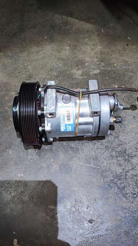 Sanden 7H15 aircon compressor Caterpillar  part