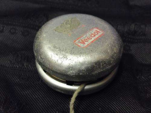 VW Veedol Rare Yo-Yo - Metal - Unknown make NOT Russell Coke or Coca-Cola YoYo