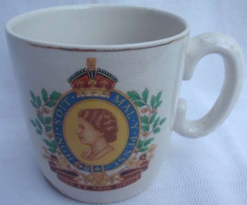 COLLECTABLE - COMEMORATIVE MUG - QUEEN ELIZABETH 11 - CORONATION JUNE 2, 1953