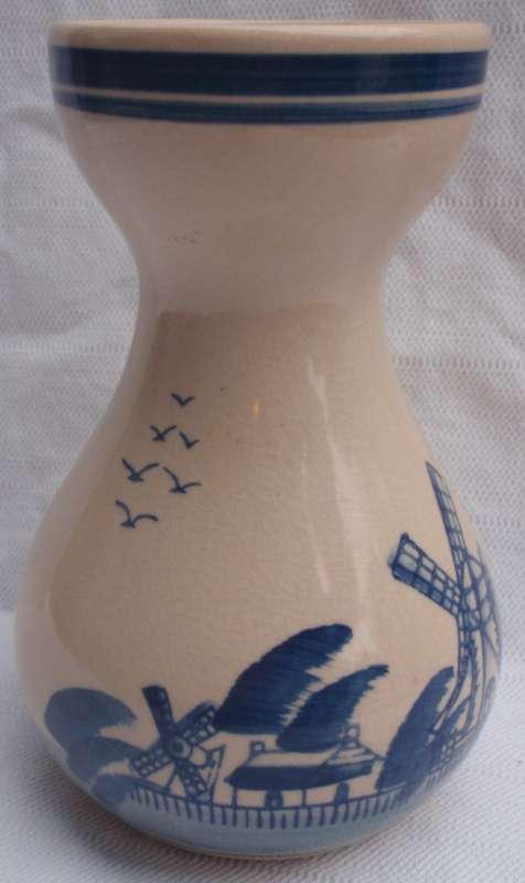 VINTAGE - BEAUTIFUL HAND PAINTED VASE - REALLY LOVELY