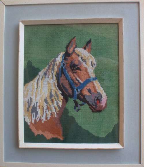 VINTAGE:  SUCH A LOVELY HORSEY TAPESTRY - BEAUTIFUL COLOURS - GOOD PRICE!!!