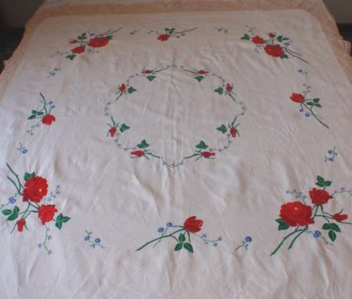 VINTAGE:  BEAUTIFUL OLD LINEN TABLECLOTH EMBROIDERED WITH RED ROSES, LACE EDGED.  GOOD PRICE!!!