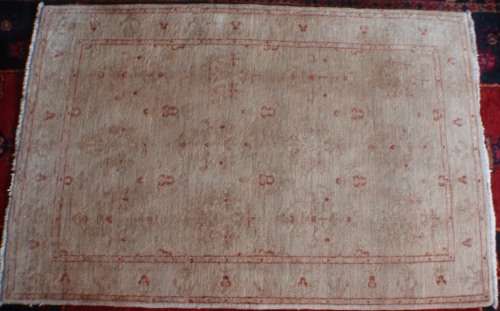 VINTAGE:  LOVELY OLD, HAND MADE CARPET - SOFT FADED CREAMY COLOUR WITH FAINT RED DESIGN - CHARMING!