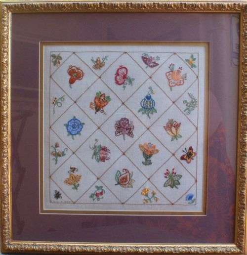 NEEDLE ART - BEAUTIFUL BOTANICAL EMBROIDERY IN STUNNING FRAME - BARGAIN