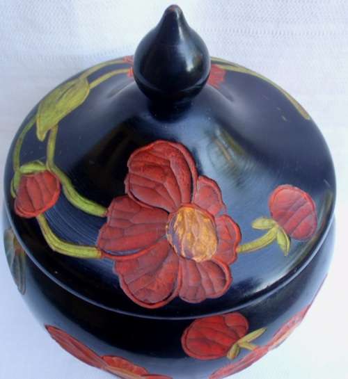 BEAUTIFUL HAND CARVED AND PAINTED URN WITH LID. VERY ARTY & DECORATIVE!