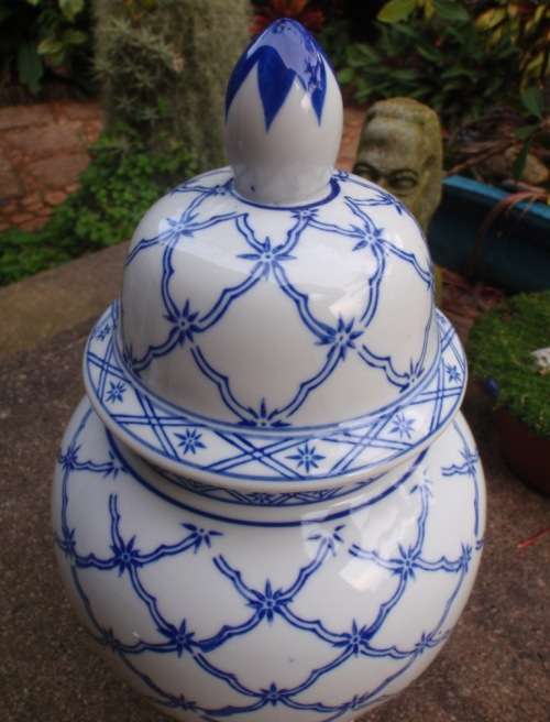 STUNNING LARGE TEMPLE JAR - BLUE and WHITE COLLECTION - GORGEOUS!