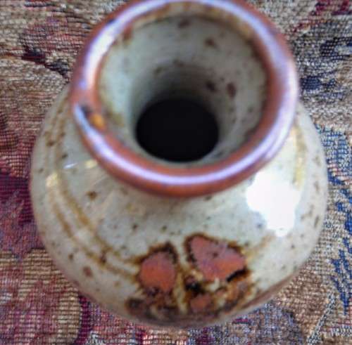 STUDIO POTTERY - LOVELY LITTLE PIECE WITH SIGNATURE OF POTTER